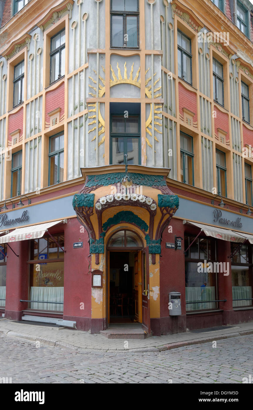 Jugendstil-Gebäude, Cafe Passarella, Kaleju Iela 23, Altstadt, Riga, Lettland, Europa Stockfoto