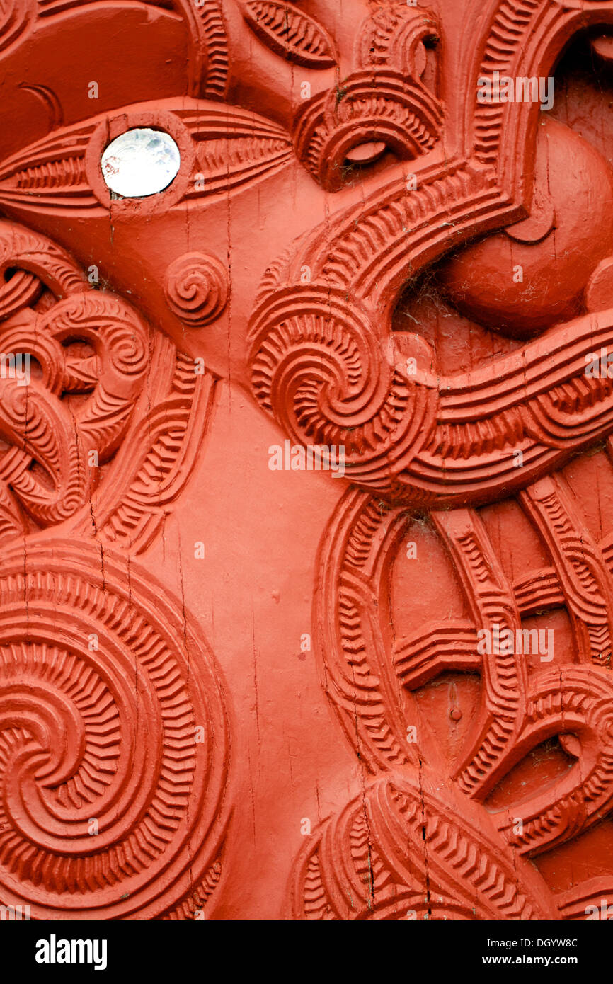 Maori Holzkunst Hintergrund Stockfoto
