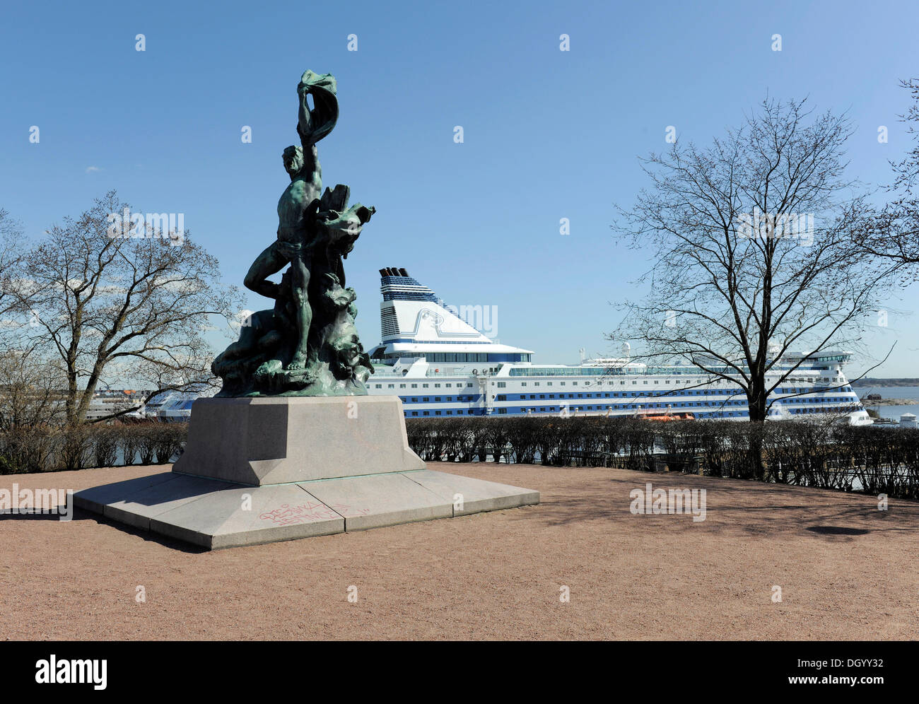 Skulptur mit der MS Silja Serenade ursprünglich am Rücken, Helsinki, Finnland, Europa Stockfoto