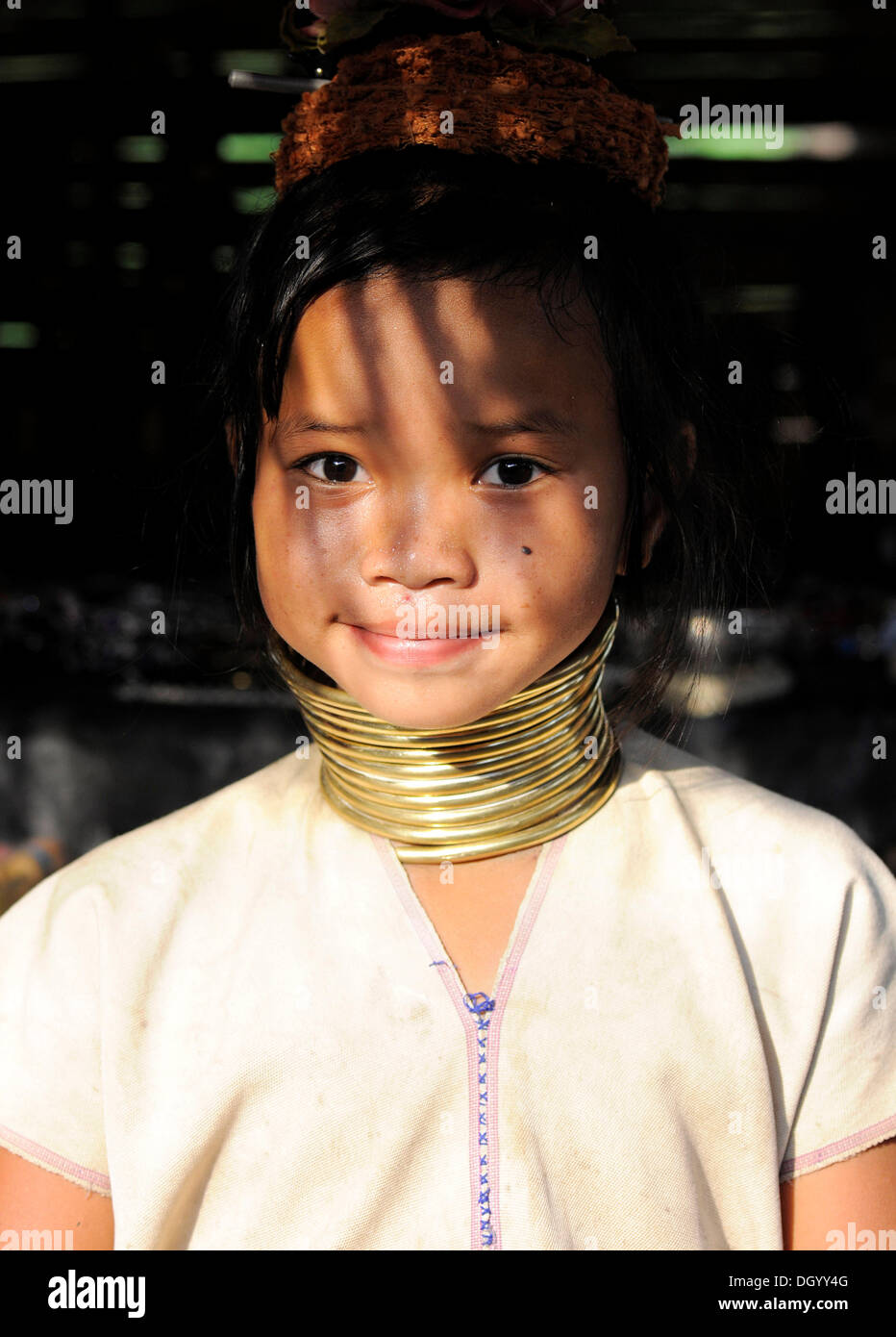 Karen Young Trägerin Messing Halsringe, Chiang Rai, Thailand, Asien Stockfoto