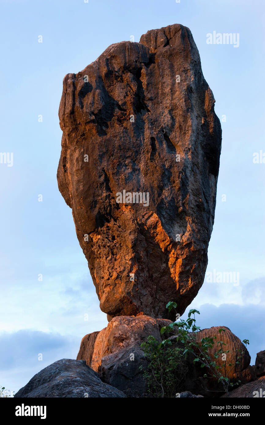 Balancing Rock, Chillagoe-Mungana-Höhlen-Nationalpark, Queensland, Australien Stockfoto