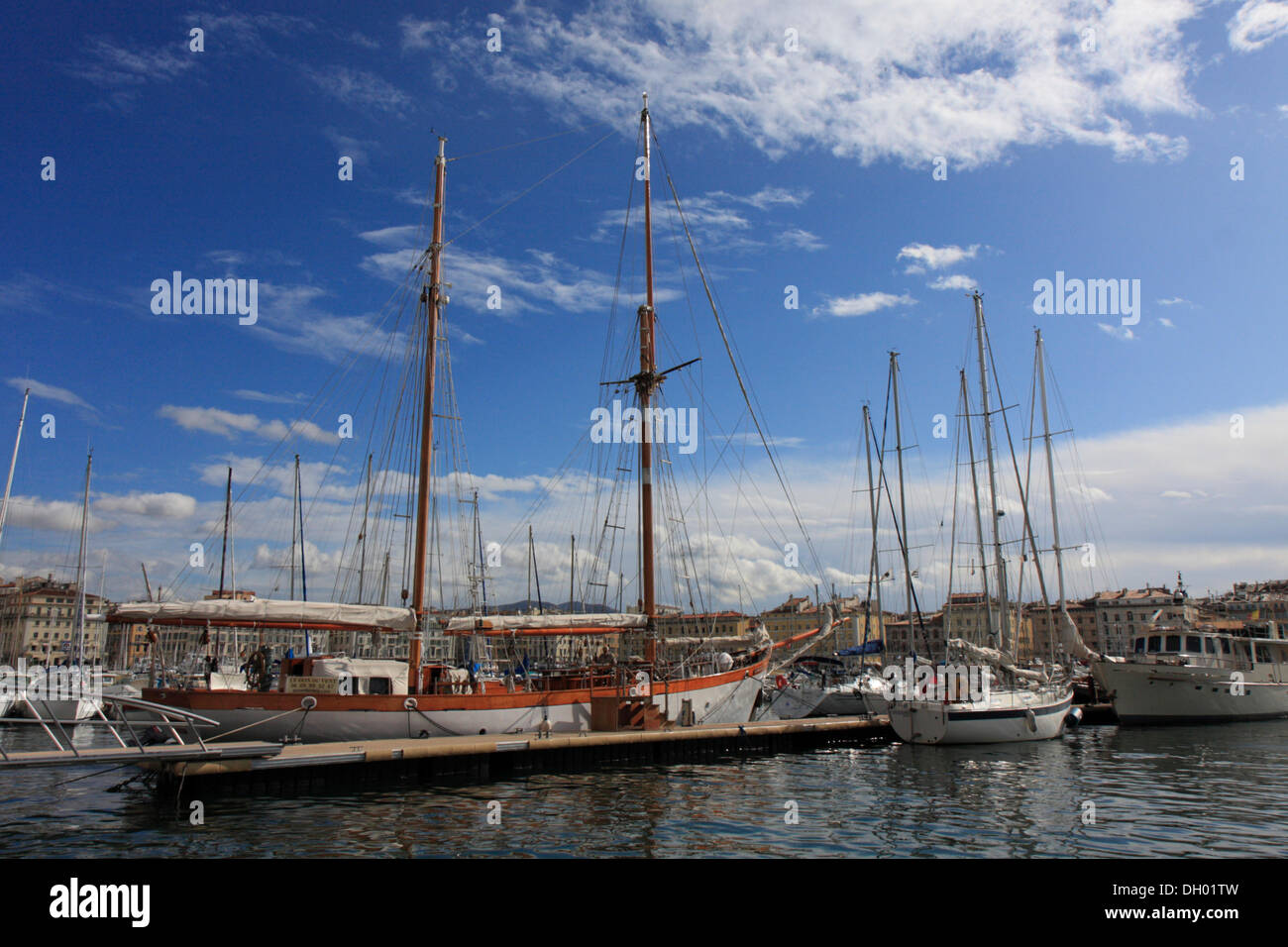 Segelschiffe in Vieux Port, den Hafen von Marseille, Département Bouches-du-Rhône, Région Provence-Alpes-Côte-d ' Azur Stockfoto