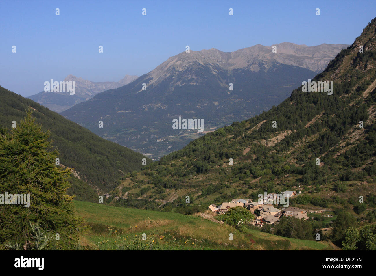 Blick auf das Tal der Durance aus Crévoux, Crévoux in der Nähe von Embrun, Departement Hautes-Alpes, Westalpen, Frankreich Stockfoto
