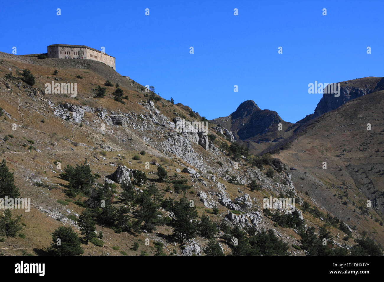 Gebirgspass Col de Tende mit Fort Central, Département Alpes-Maritimes, Région Provence Alpes Côte d ' Azur, Frankreich, Europa Stockfoto