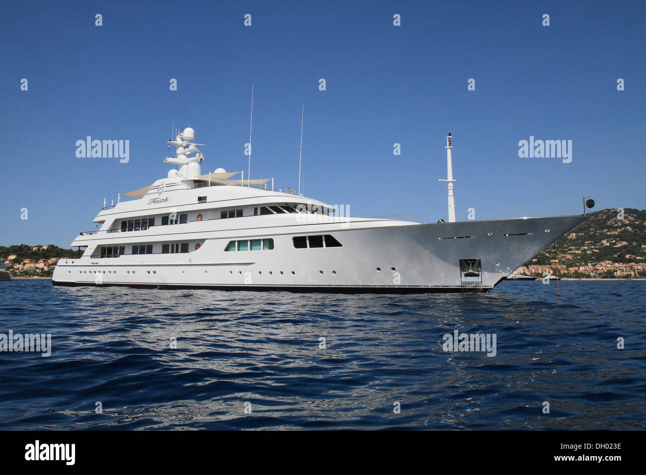 Motoryacht "Faith", ex "Cakewalk", "Fortunato", gebaut von der Werft Feadship, Länge 62,33 m, Baujahr 2000, am Cap Ferrat Stockfoto