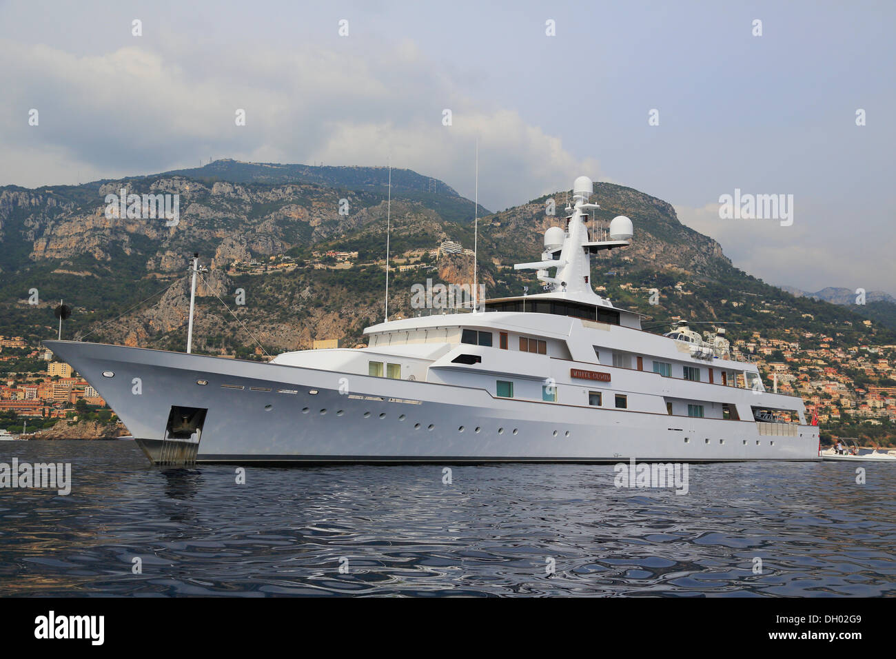 White Cloud, ein Kreuzer, gebaut von Feadship, Länge: 76,30 m, Baujahr 1983, verankert sich das Fürstentum von Monaco Stockfoto