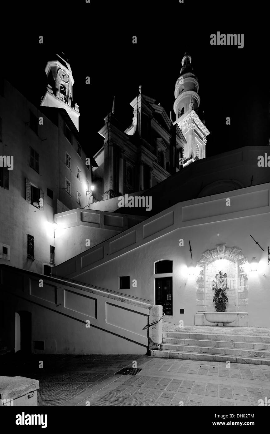 Treppe zur Kirche St. Michel in der Nacht, Menton, Alpes Maritimes, Région Provence-Alpes-Côte d &#39; Azur, Frankreich, Europa Stockfoto