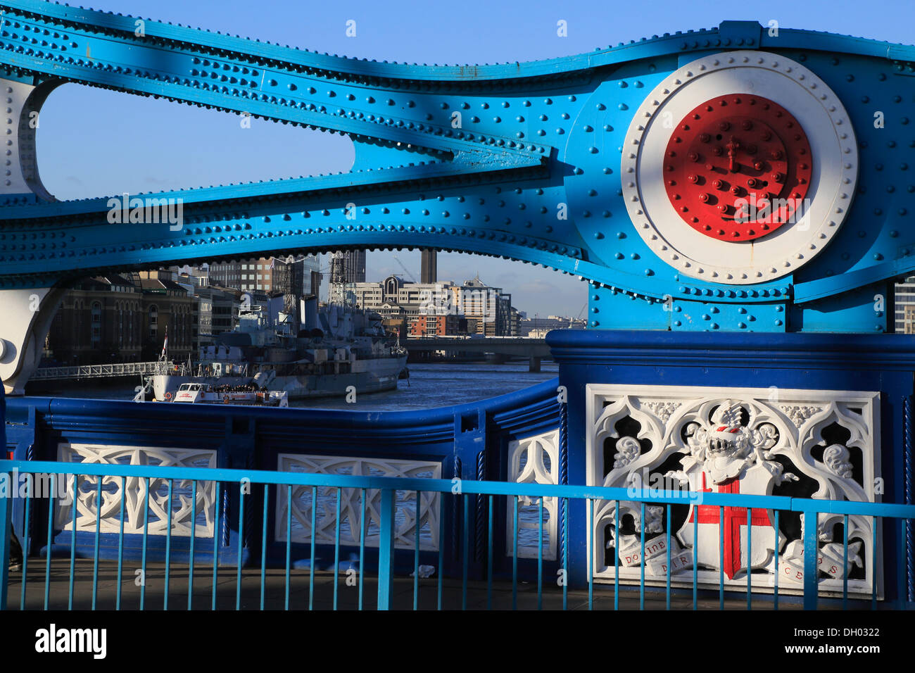 Tower Bridge, die Themse mit dem Museum Schiff HMS Belfast, City of London, London, London Region, England, Vereinigtes Königreich Stockfoto