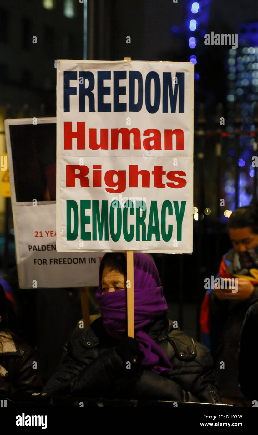 Demonstration für die Einhaltung der Menschenrechte in Tibet außerhalb der offiziellen Residenz des britischen Premierministers bei Stockfoto