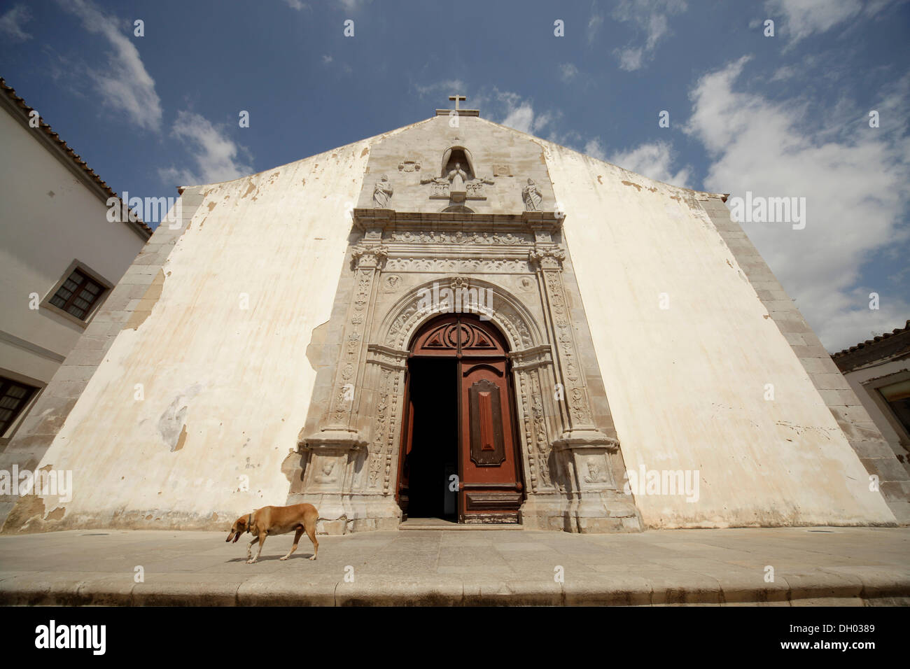Portal der Kirche Igreja da Misericórdia in Tavira, Algarve, Portugal, Europa Stockfoto