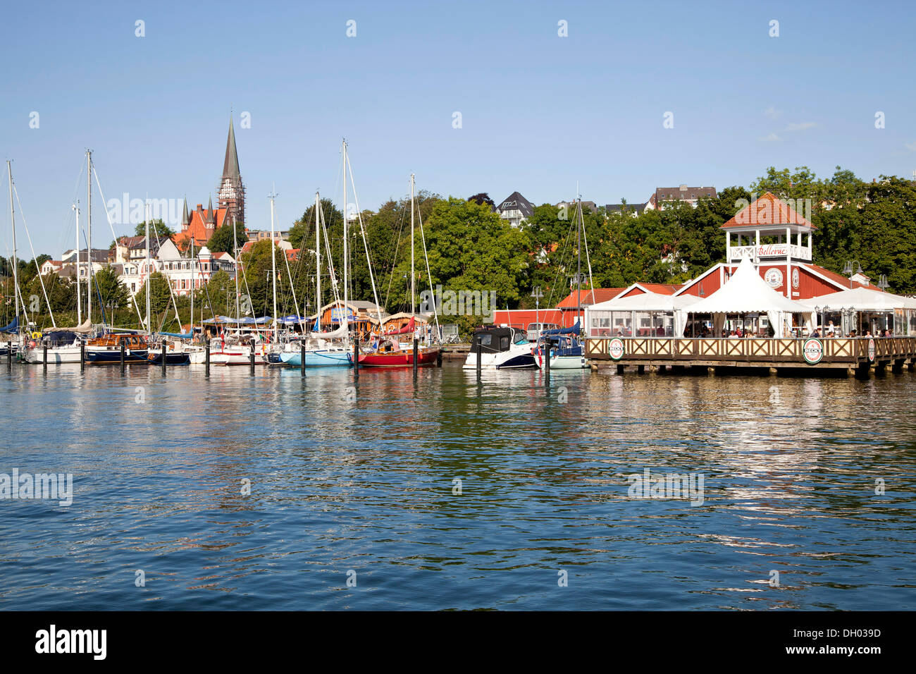 Cafe, Restaurant Bellevue und Marina am Fluss Schlei in Flensburg, Schleswig-Holstein Stockfoto