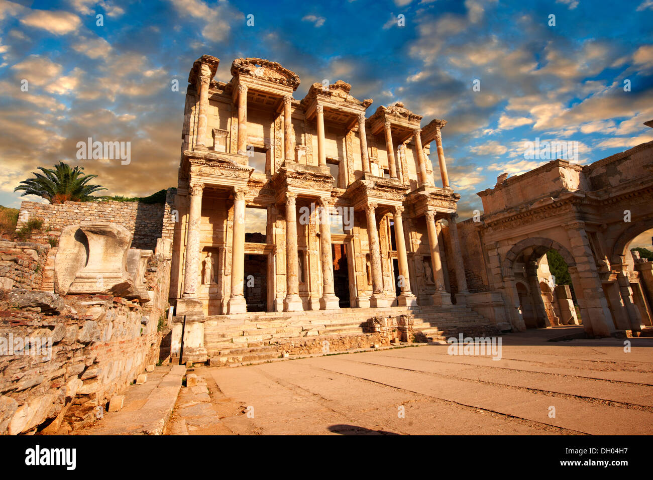 Die Bibliothek des Kelsos, die römischen Ruinen von Ephesus, im Morgenlicht, Anatolien, Türkei Stockfoto