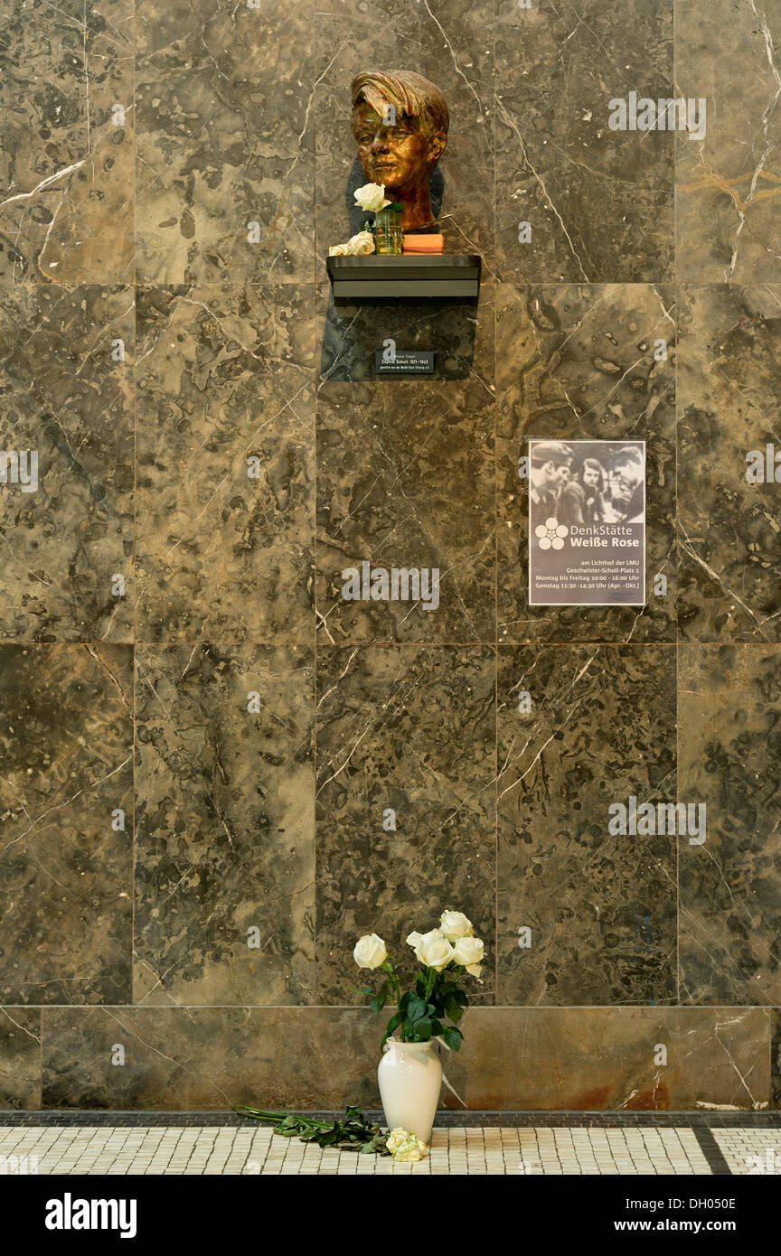 Bronze-Büste von Sophie Scholl von Nikolai Tregor, weiße Rose Denkmal, Gegner des Dritten Reiches, Lichthof, Atriums der LMU Stockfoto
