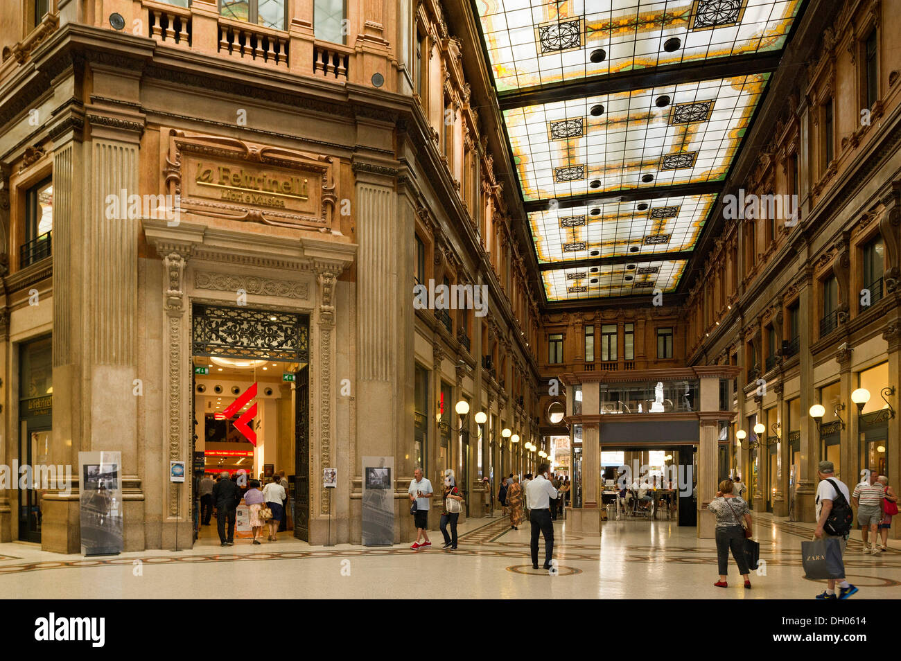 Galleria Alberto Sordi oder Galleria Colonna, Einkaufszentrum, Via del Corso, Piazza Colonna, Rom, Latium, Italien Stockfoto