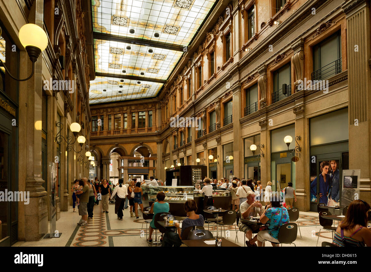 Galleria Alberto Sordi oder Galleria Colonna, Einkaufszentrum, Via del Corso, Piazza Colonna, Rom, Latium, Italien Stockfoto