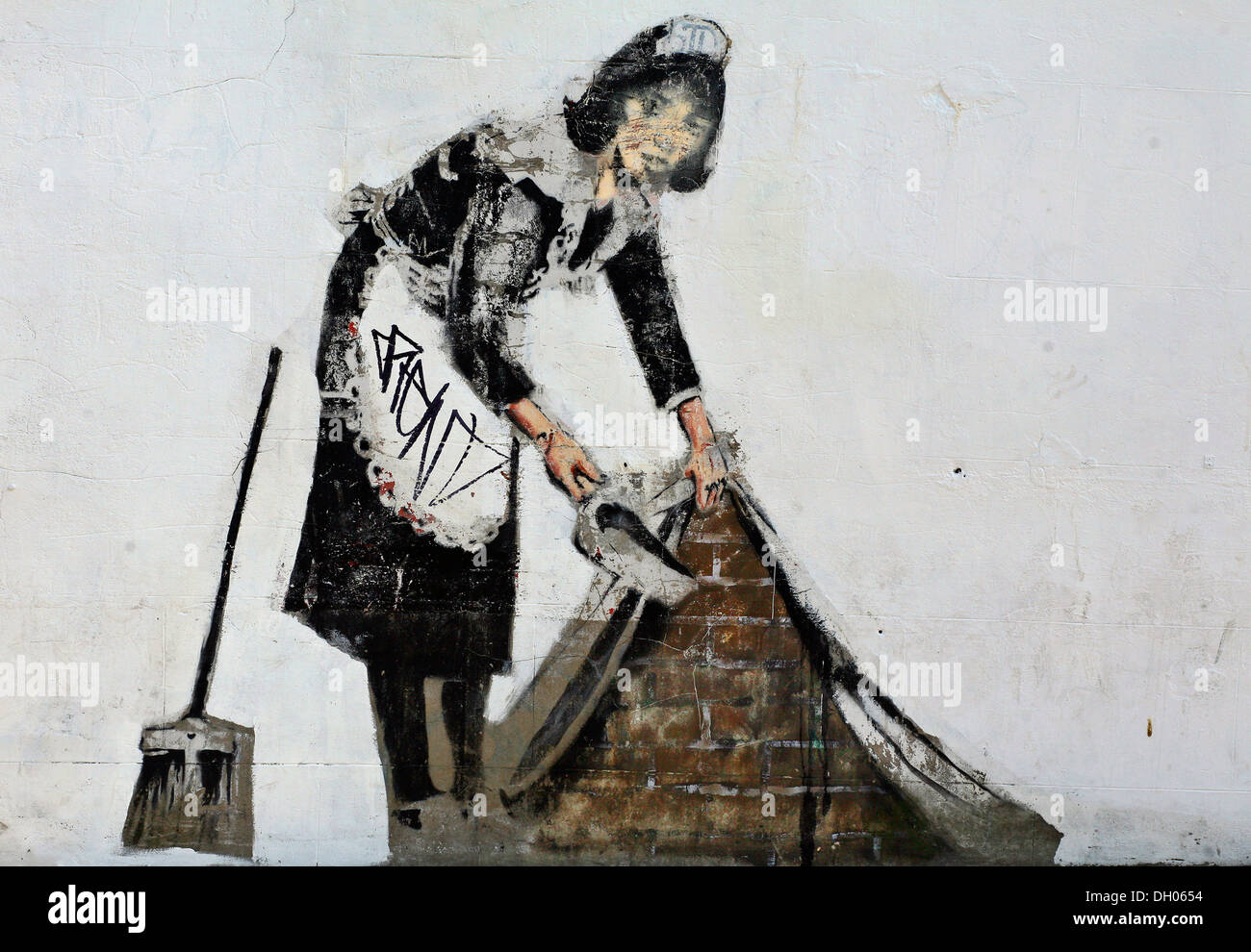 Das „Maid“-Wandbild des Künstlers Banksy in Chalk Farm London, Großbritannien Stockfoto