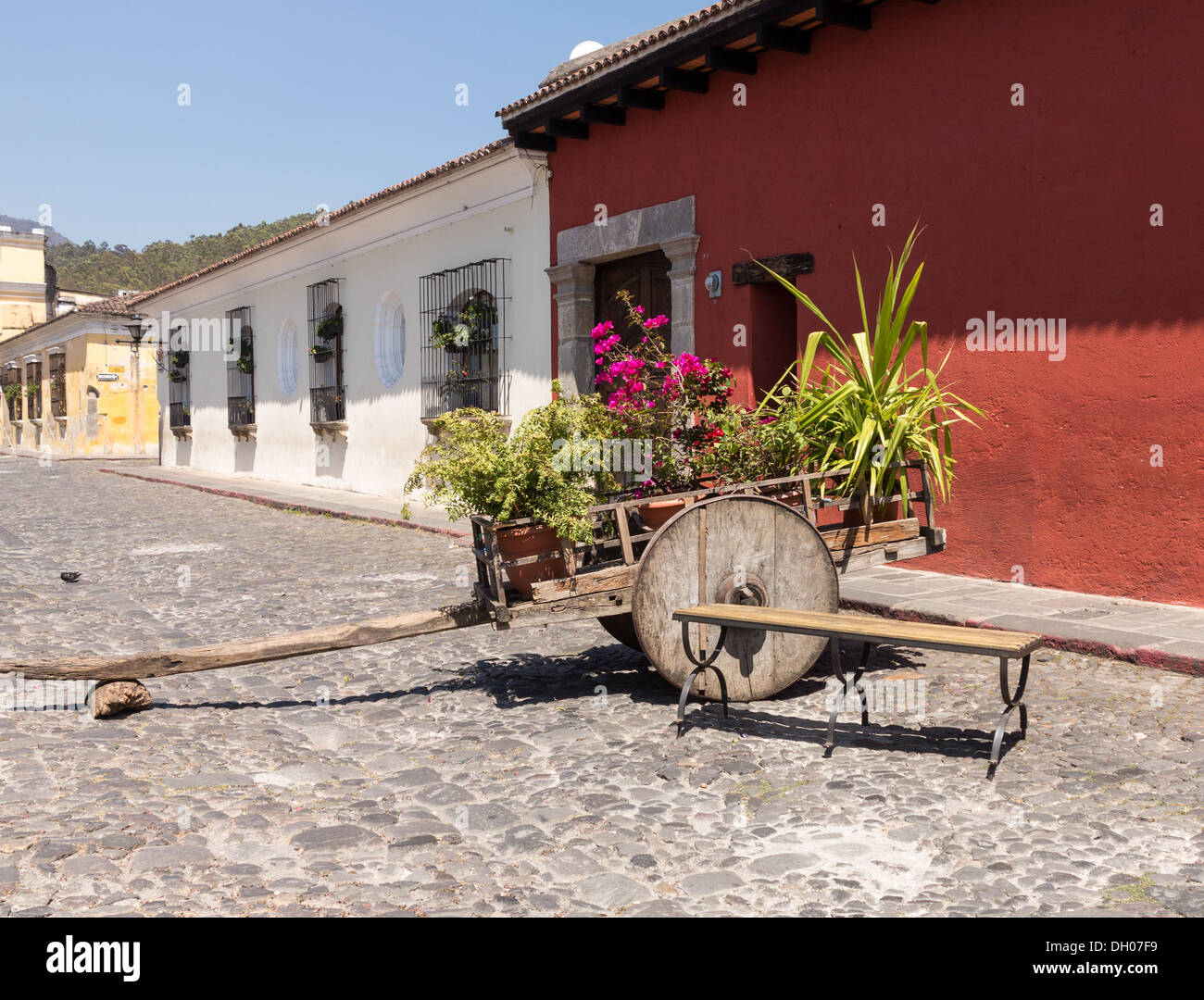 Blumenwagen in Antigua Guatemala-Stadt im zentralen Hochland von Guatemala - ein UNESCO-Weltkulturerbe. Stockfoto