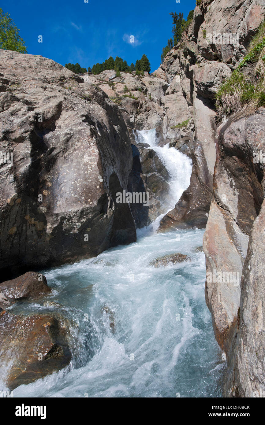 Wasserfall bei Gepatschalm, Kaunertal-Tal, Ötztaler Alpen, Tirol, Austria, Europe Stockfoto