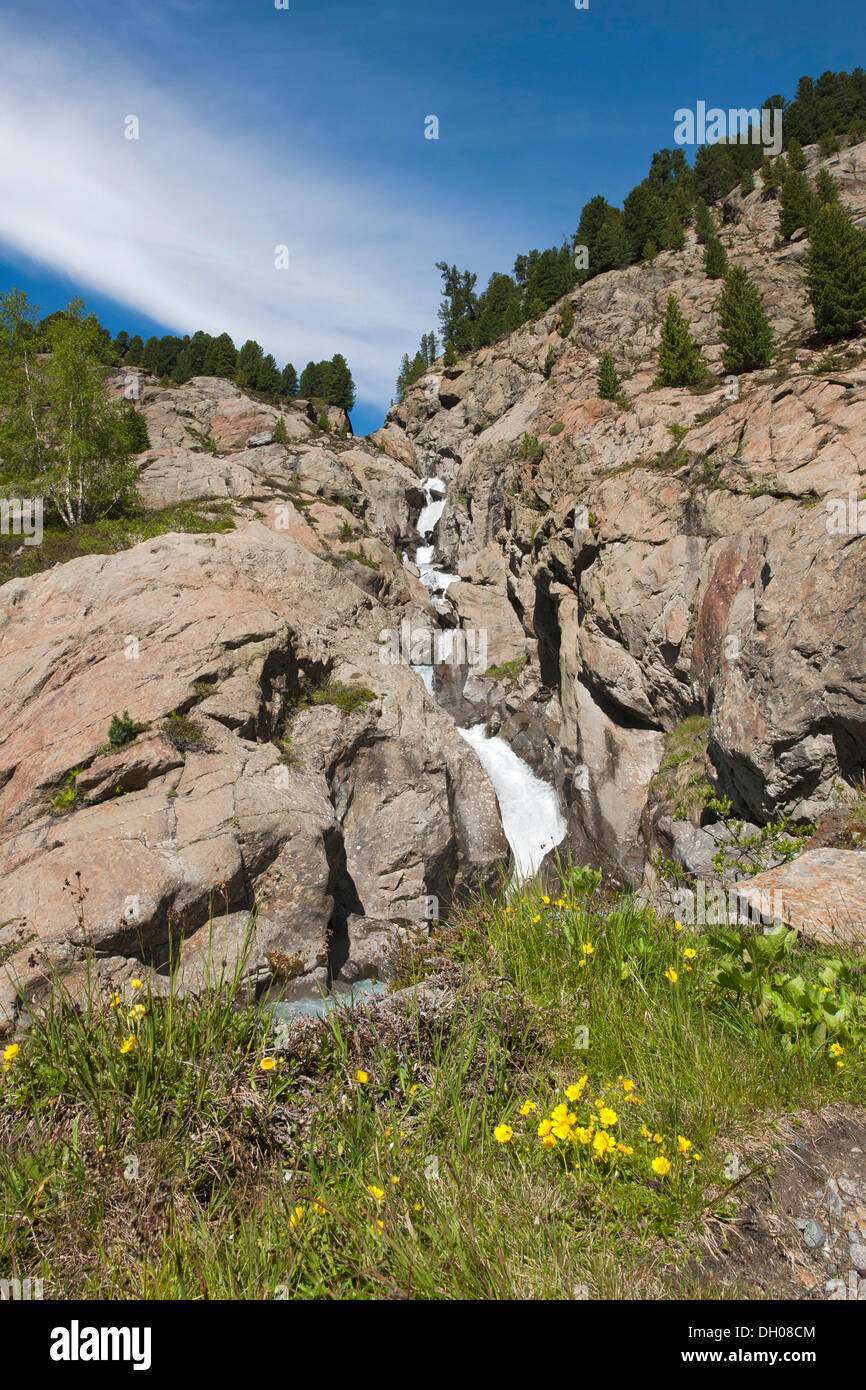 Wasserfall bei Gepatschalm, Kaunertal-Tal, Ötztaler Alpen, Tirol, Austria, Europe Stockfoto