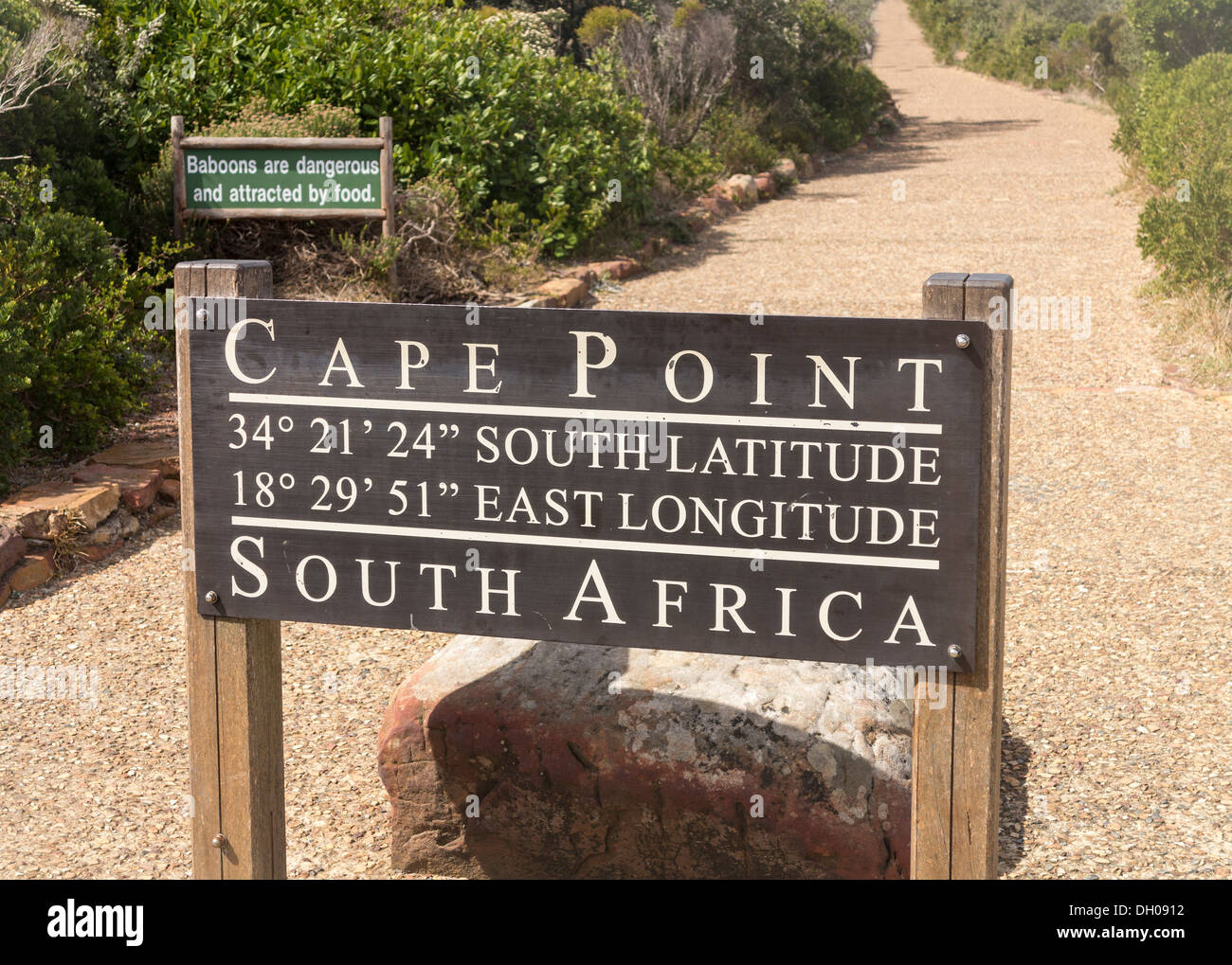 Wegweiser am Cape Point in Südafrika mit Längen- und Breitengrad Stockfoto