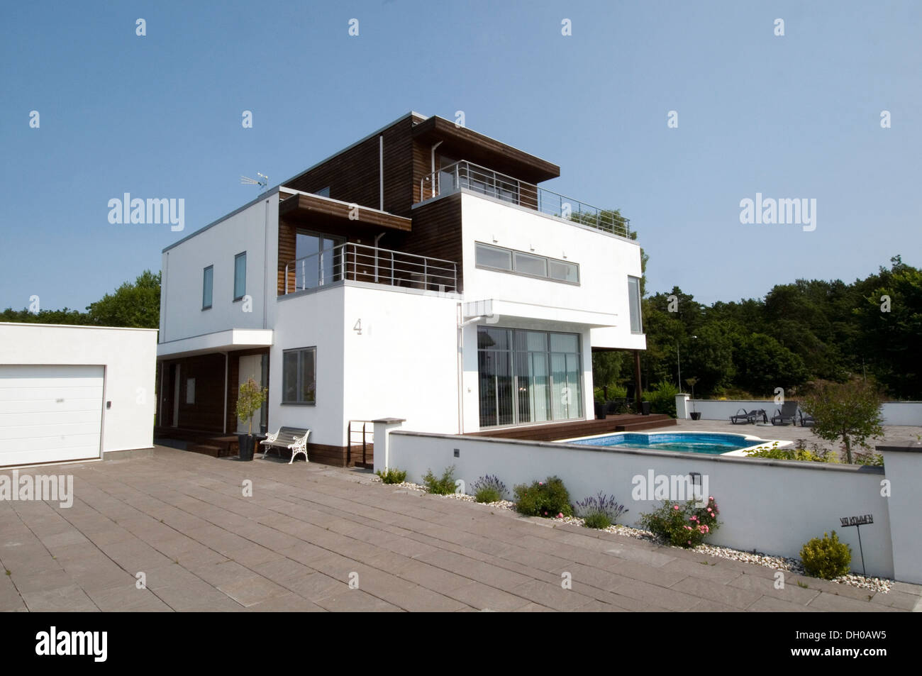 moderne schwedische Schwedenhaus Häuser nach Hause nach Hause zeitgenössischen minimalistischen skandinavischen freundlich umweltfreundlich effizient Ökoeffizienz Stockfoto