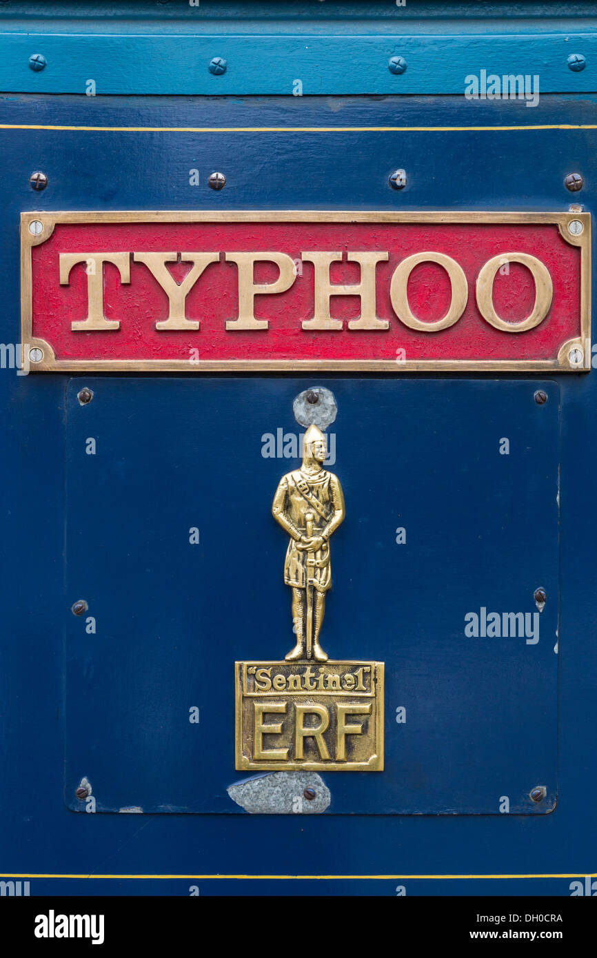 Vordere Abzeichen und Wappen der ERF Sentinel "Typhoo" Dampf Wagen., JCN898J, auf dem Display an der Whitwell & Reepham Dampf Rallye, UK Stockfoto