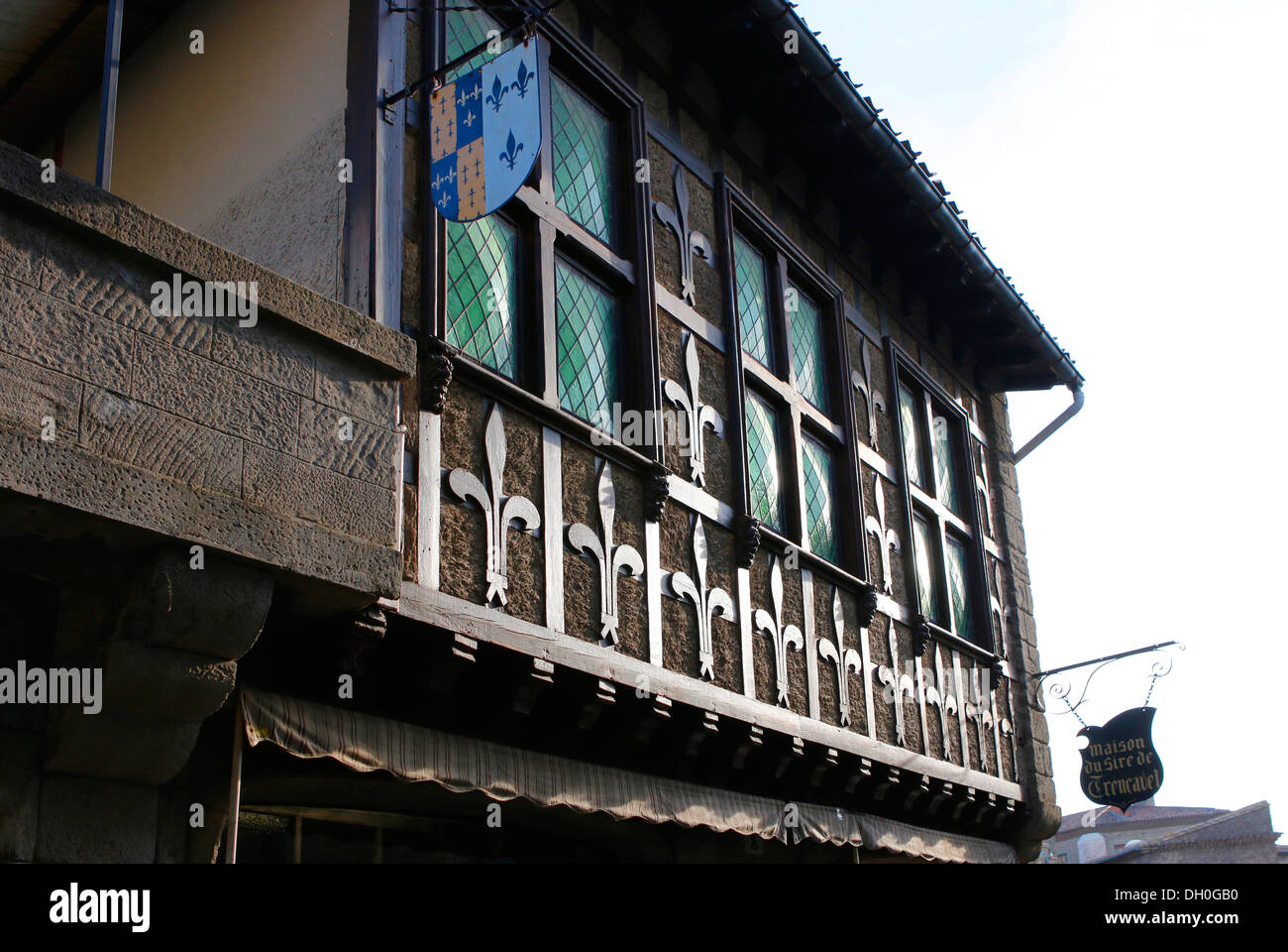 Haus-Shop mit Fleur de Lys Wände Verkleidung mittelalterlichen Stadt Carcassonne, Les Remparts 130418 Carcassonne Stockfoto