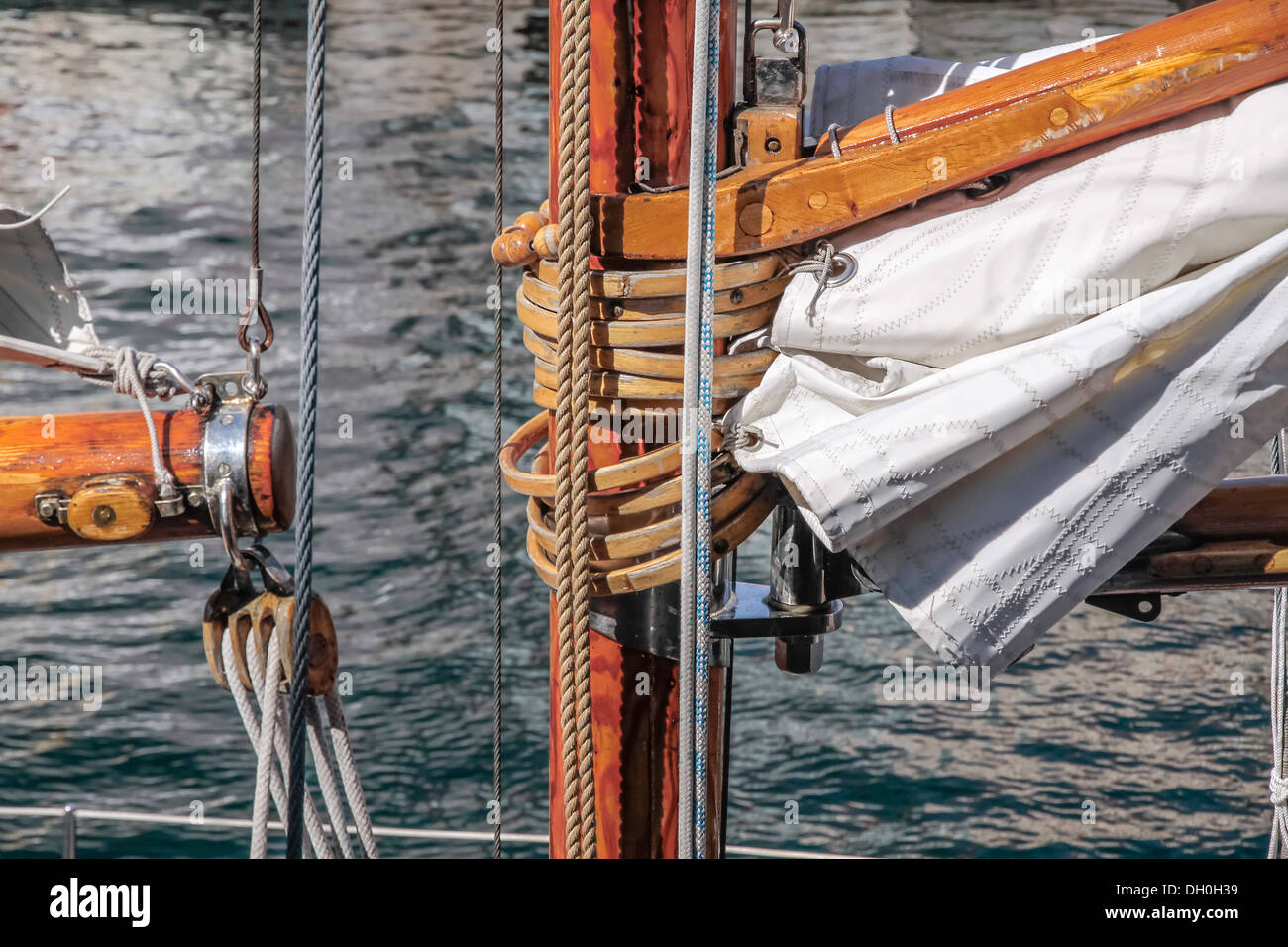 Mast von alten Segelschiff in Nyhavn in Kopenhagen, Dänemark Stockfoto