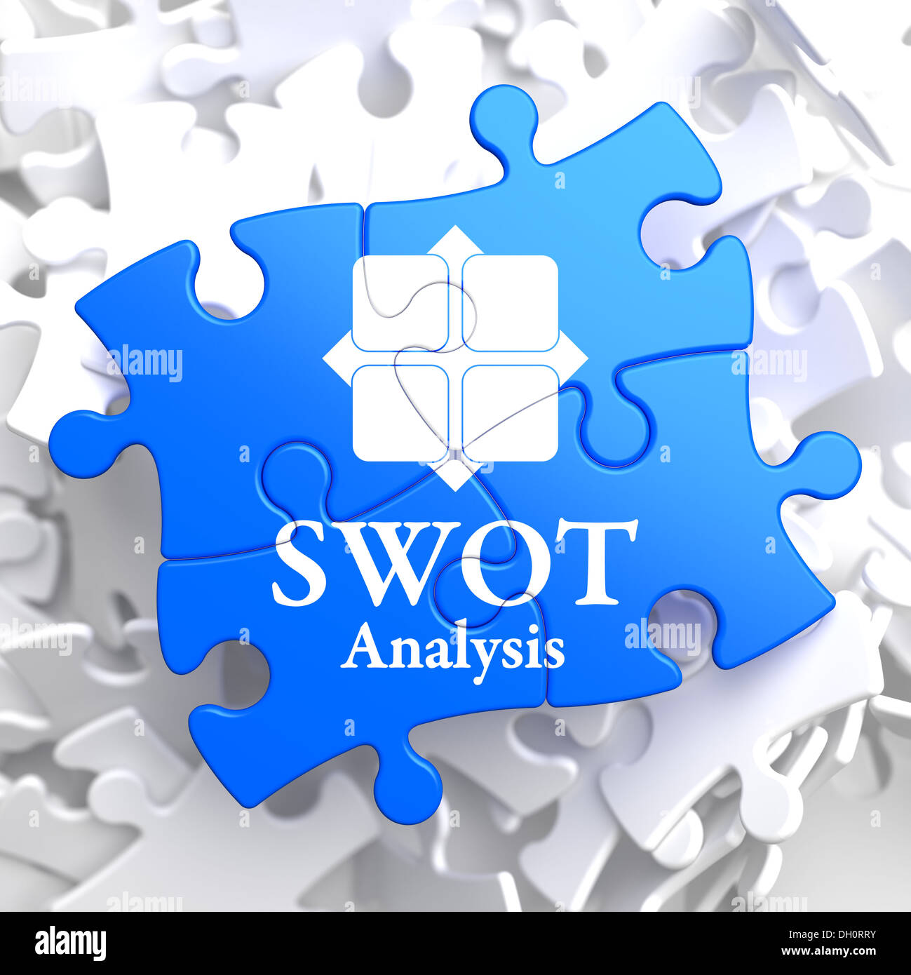 SWOT-Analyse auf blauen Puzzleteile. Stockfoto