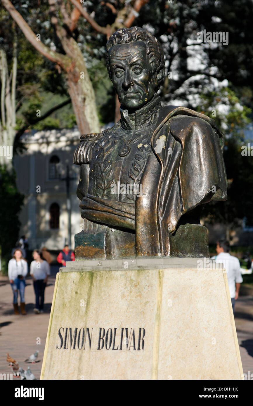 Büste des Revolutionshelden Simon Bolivar in einem öffentlichen Park in Bogota, Kolumbien. Stockfoto