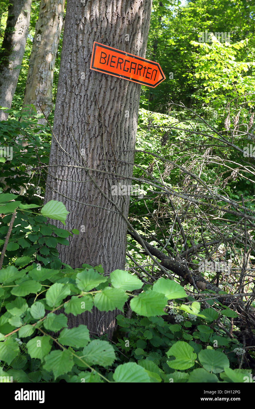 Richtungszeichen Biergarten, Bayern Stockfoto