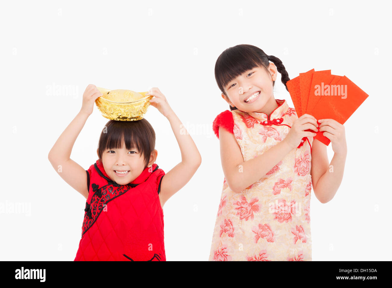 glückliche Kinder mit roten Umschlag und Gold für chinese New year Stockfoto