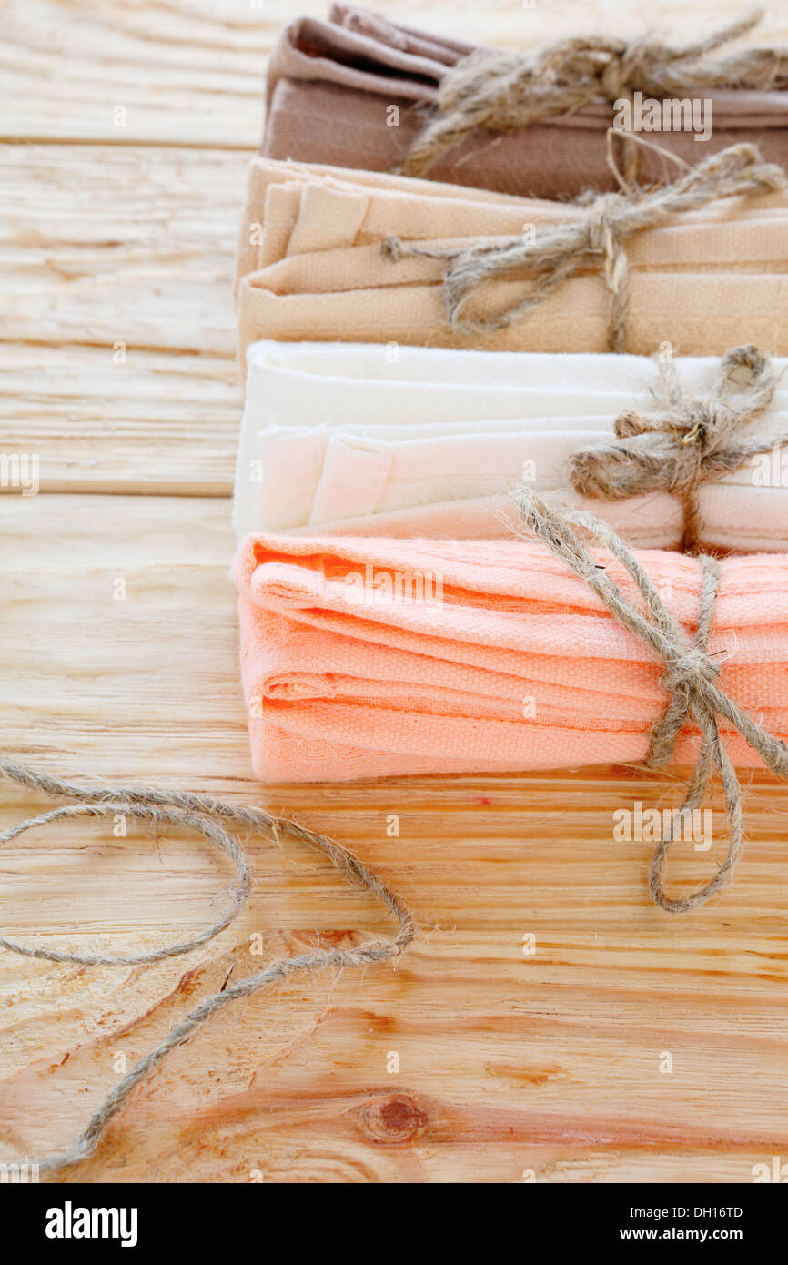 Baumwolle Küchentücher gebunden mit Bindfaden, Heimtextilien Stockfoto