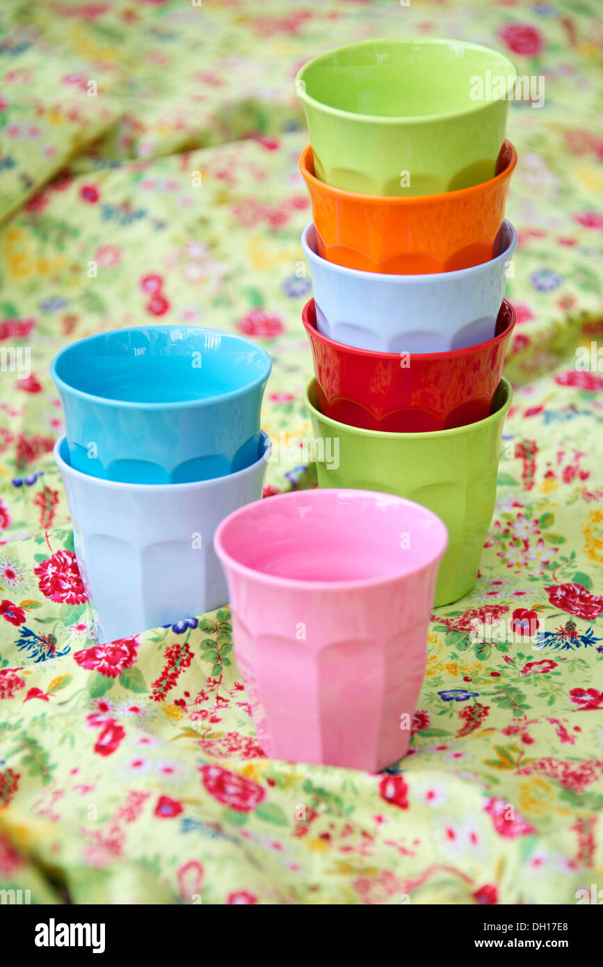 Bunte Tassen, München, Bayern, Deutschland Stockfoto