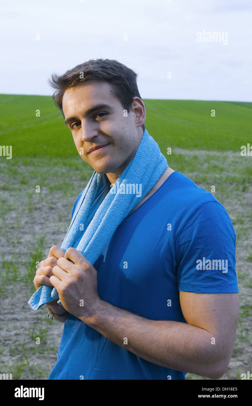 Mann mit Handtuch Stockfoto