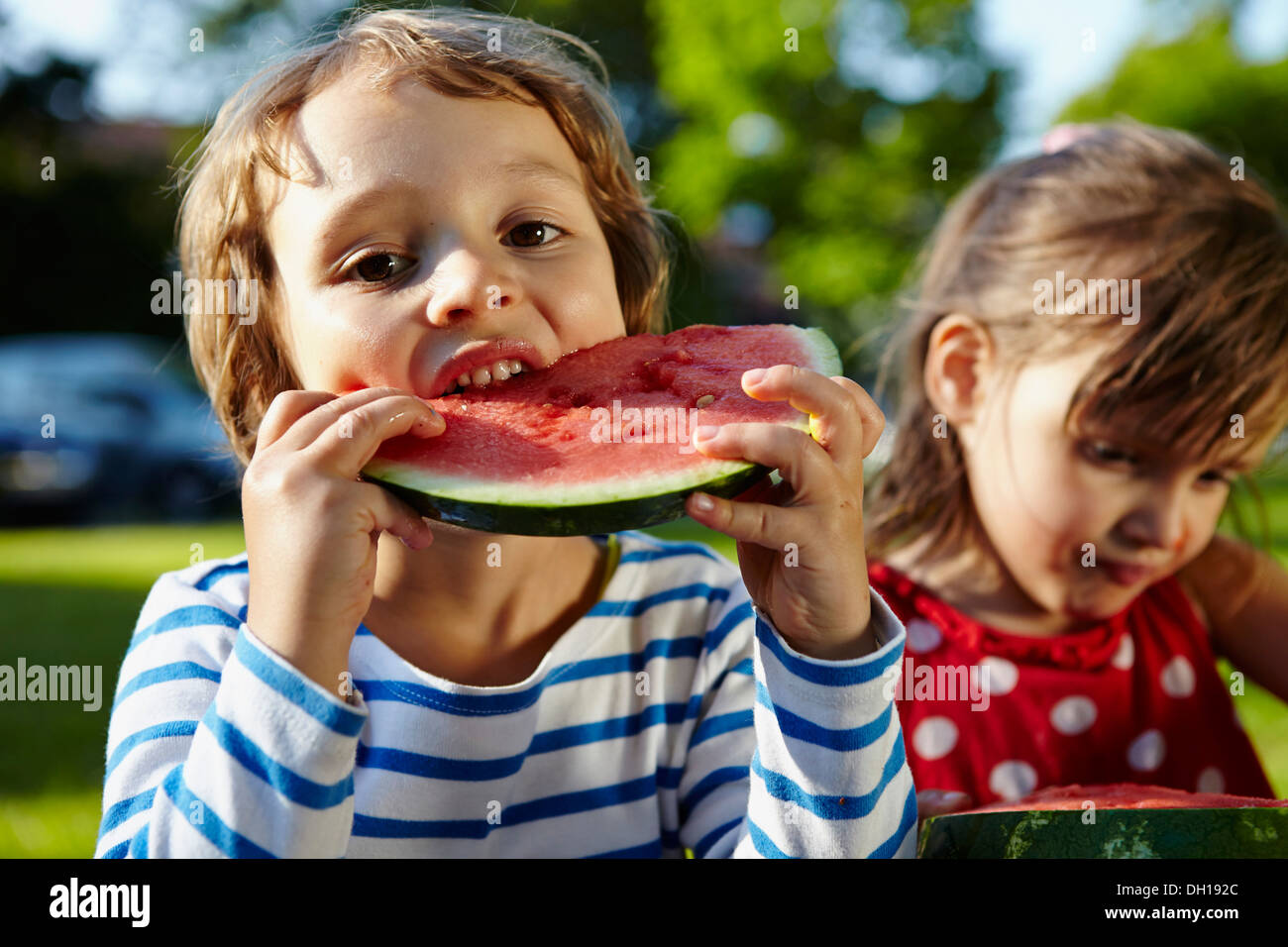 Kinder essen Wassermelonen, München, Bayern, Deutschland Stockfoto