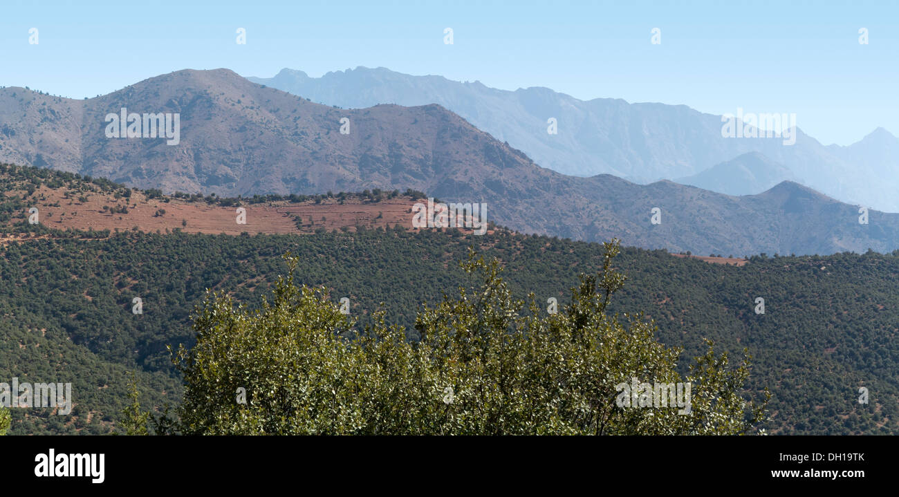 Schuss im hohen Atlas-Gebirge unterwegs auf den Tizi n' Test-Pass, Marokko, Nordafrika Stockfoto