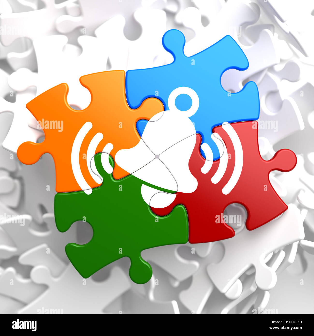 Klingeln weiße Glockensymbol auf Multicolor Puzzle. Stockfoto