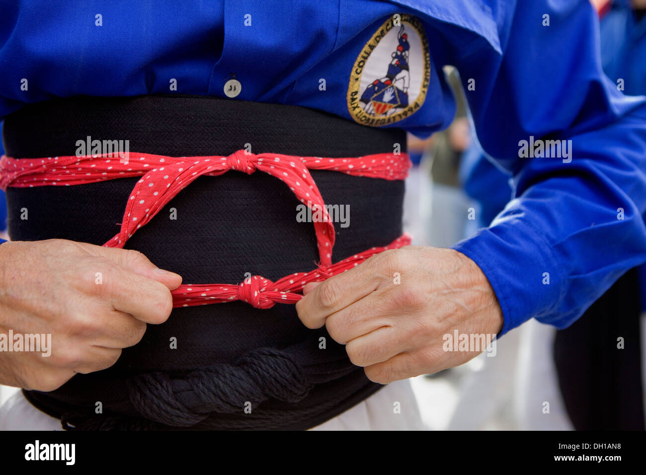 Man bereitet sich eine menschliche Türme zu bauen. Castellers d´Esplugues Stockfoto