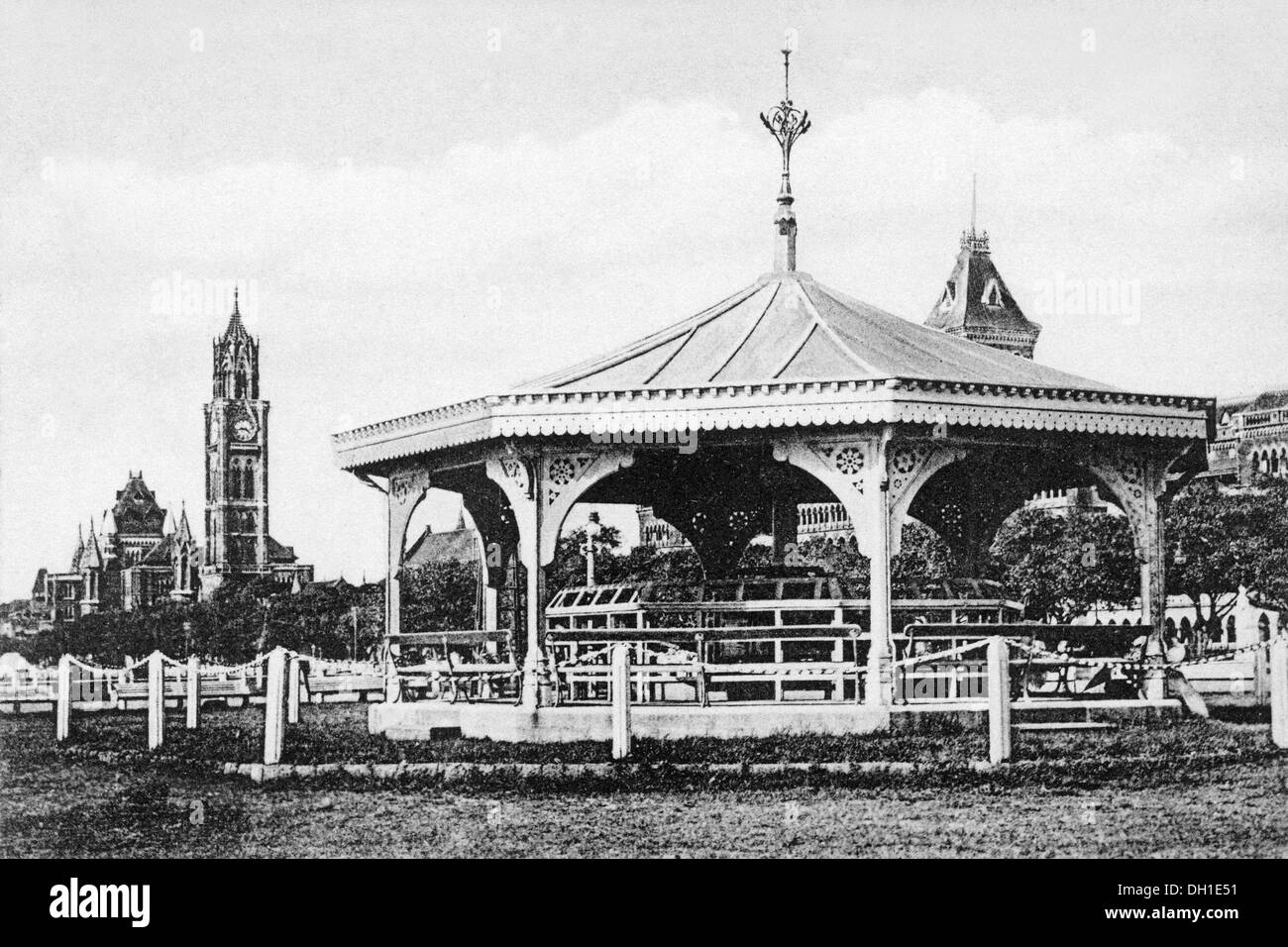 altes Vintage-Foto von Esplanade Band stehen Mumbai Maharashtra, Indien Stockfoto