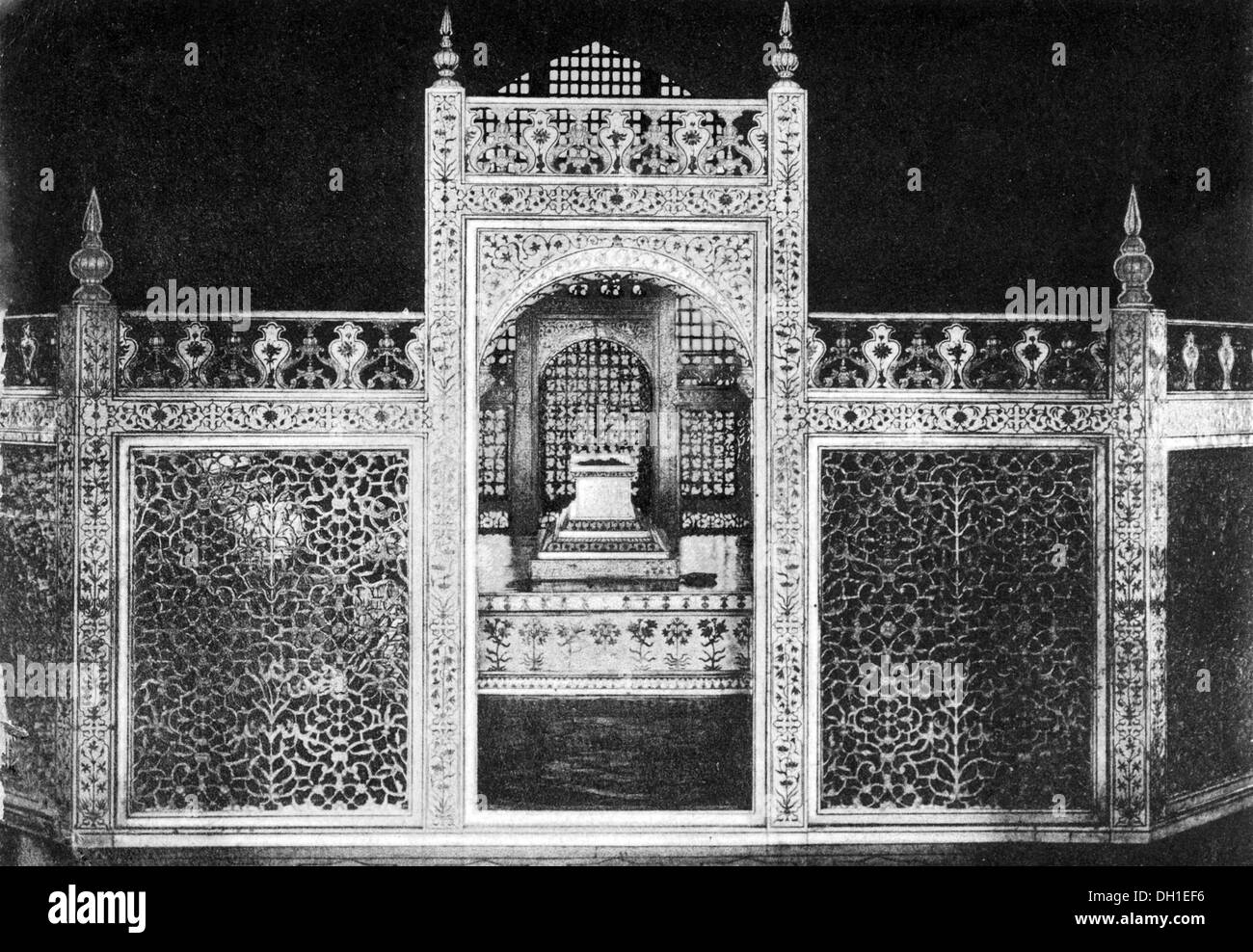 Alte Vintage 1900er Jahre Bild der Leinwand mit Sarkophag Marmor Stein Sarg im Inneren von Taj Mahal Agra Delhi Indien Stockfoto