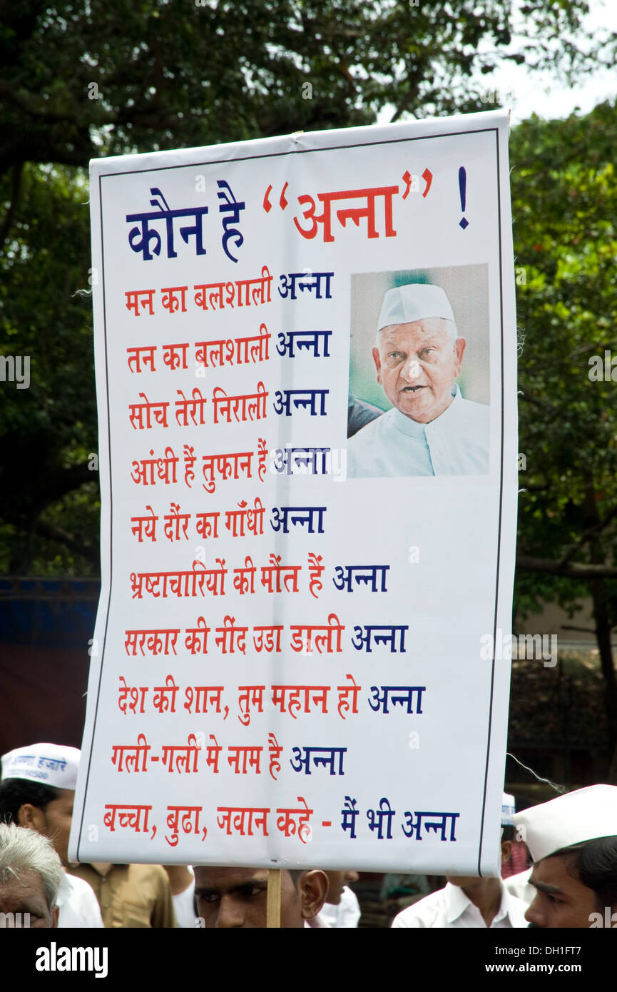 Wer ist Anna Hazare Plakat Mumbai Maharashtra Indien Asien Stockfoto