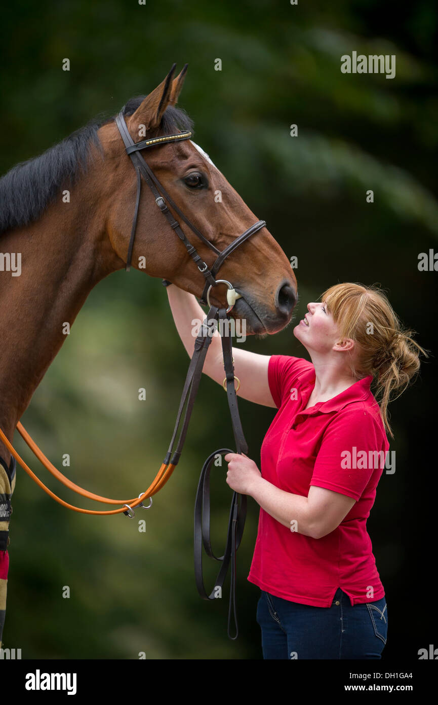 ehemaliger Jockey und Rennpferd Trainer Jess Westwood in Exford mit Pferd Monkerty Tunkerty Stockfoto