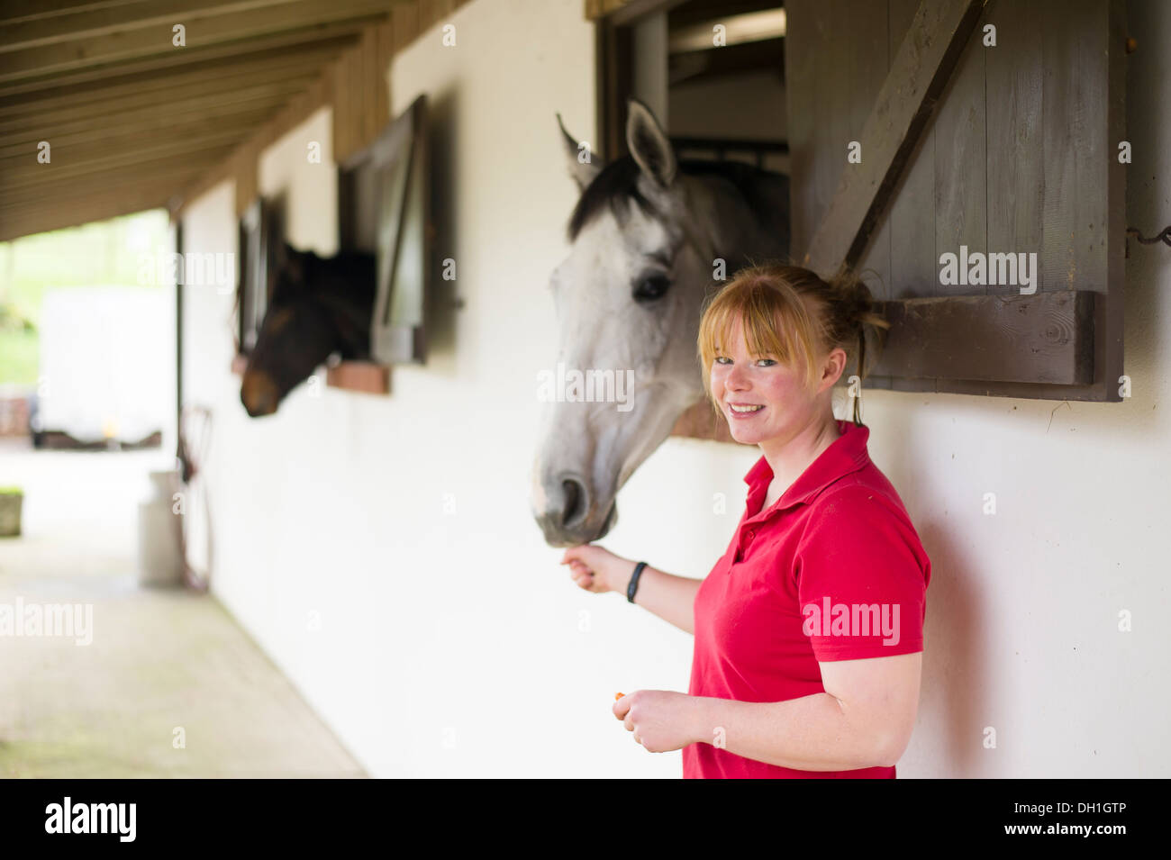 ehemaliger Jockey und Rennpferd Trainer Jess Westwood in Exford mit Pferd Monkerty Tunkerty Stockfoto