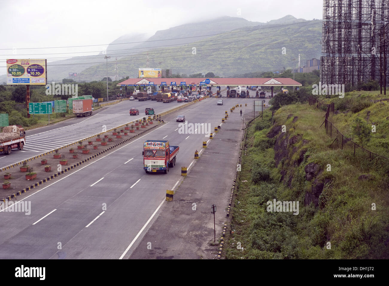 Mautstelle bei Mumbai Pune Teil des National Highway Maharashtra Indien Asien Stockfoto