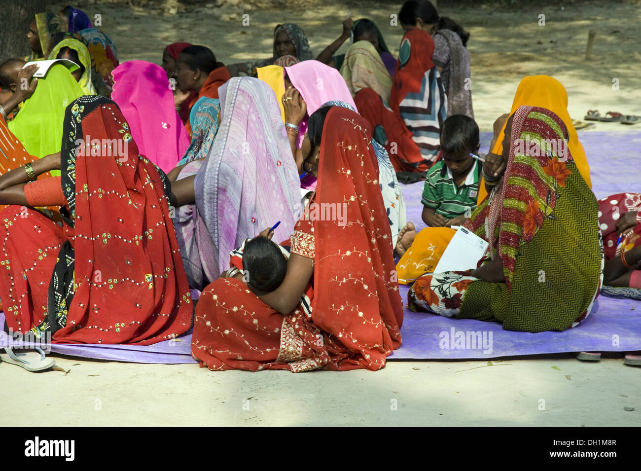 Frauen-Fraktionssitzung für ländliche Entwicklung Indien Stockfoto