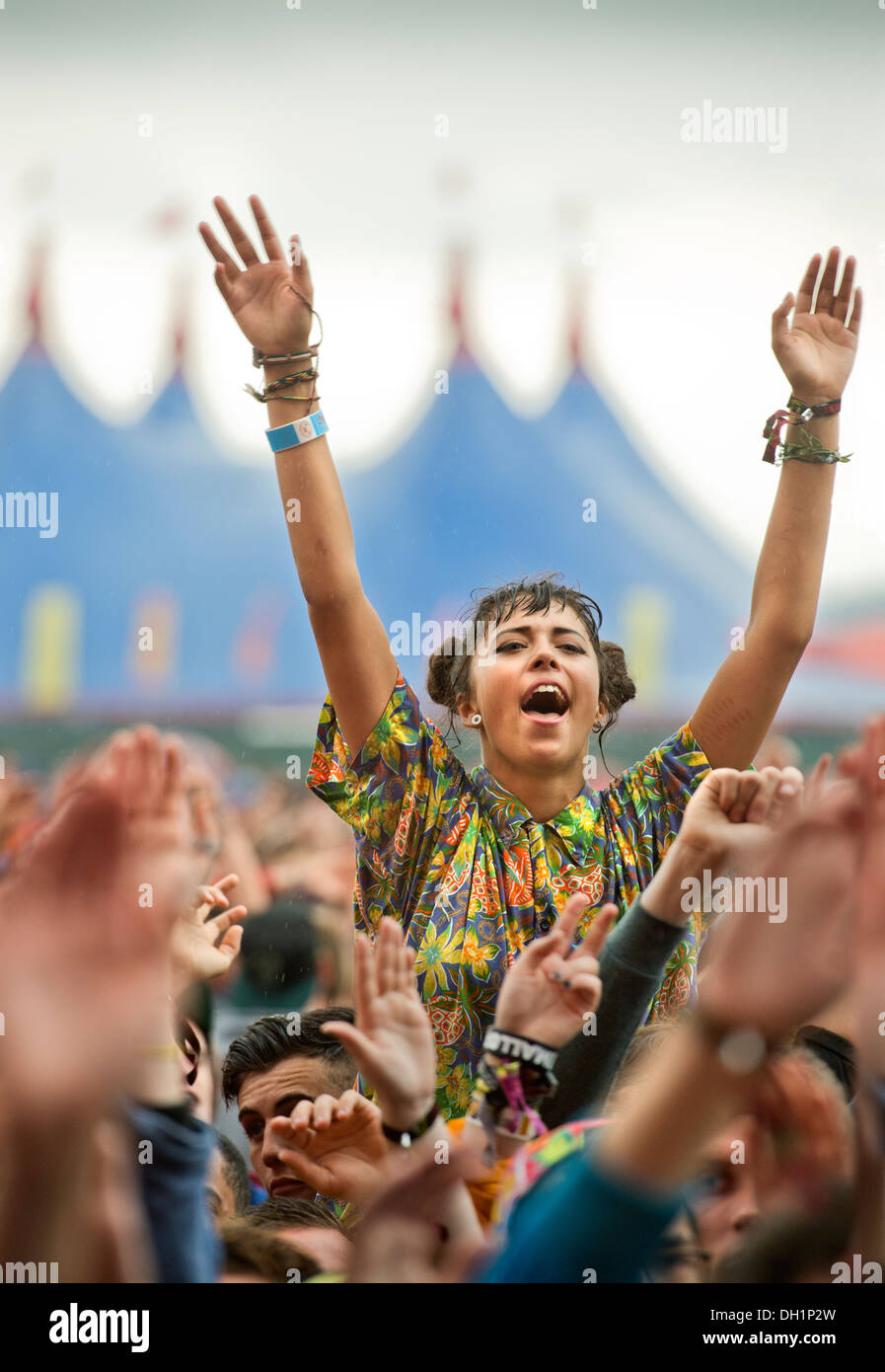 Das Reading Festival - Musik-Fans im Regen Aug 2013 Stockfoto