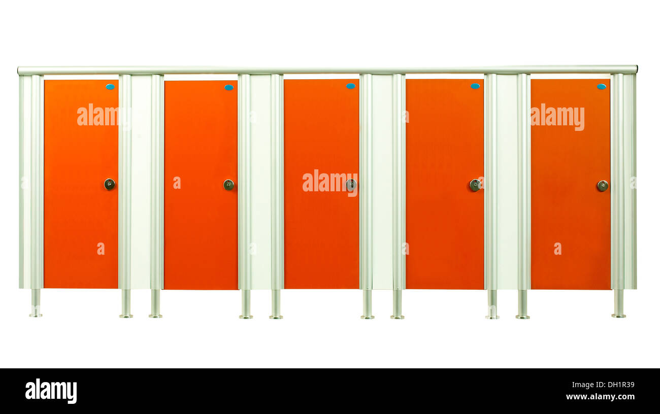 Bunte orange Toilette Stall Türen isoliert auf weißem Hintergrund Stockfoto