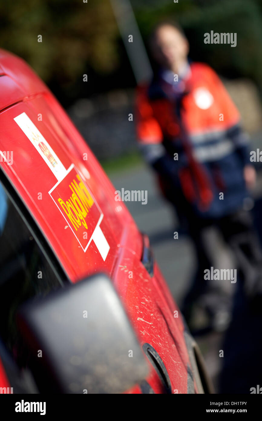 Royal Mail-Post-Mann und seinem van Stockfoto