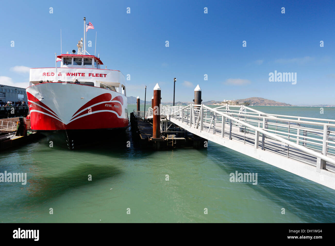 Rote und weiße Flotte, bietet Ausflüge zu Sehenswürdigkeiten in der Bucht von San Francisco, Kalifornien, USA Stockfoto
